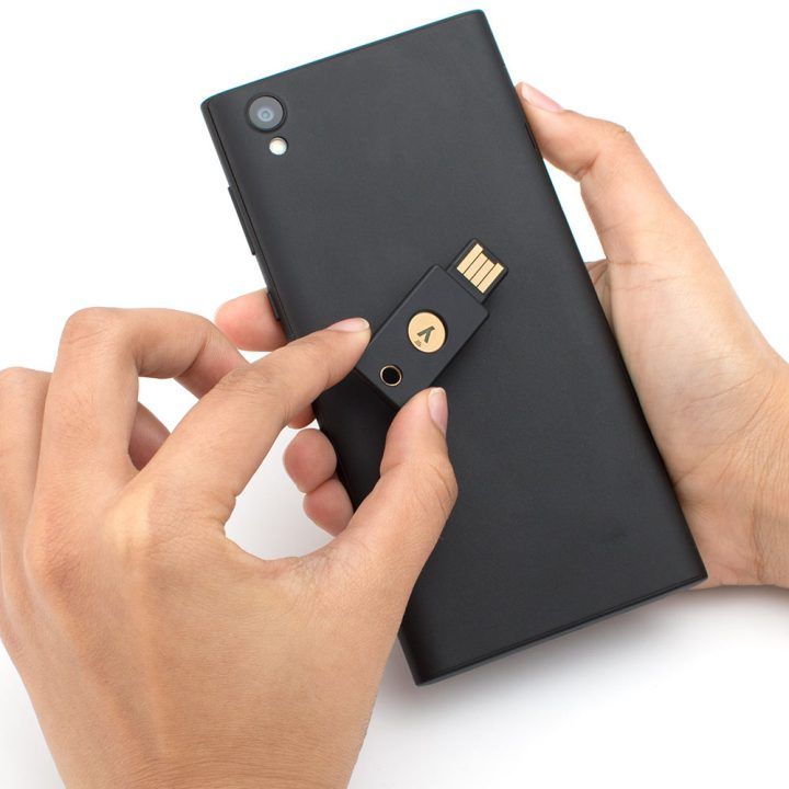 Yubikey 5 NFC z portem USB-A będzie pasował to wszystkich portów USB, nawet w starszych płytach głównych.